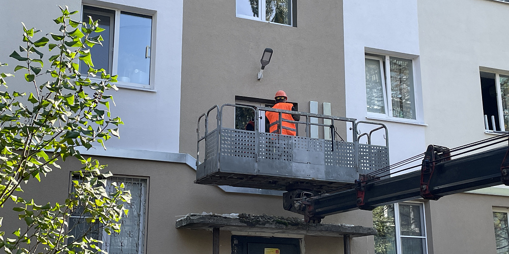 Сразу три дома капитально обновляют на улице Опытной в Липецке
